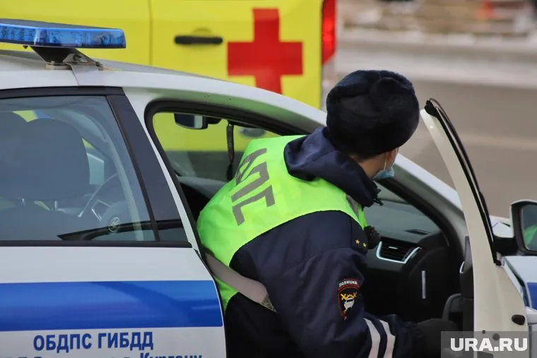 Сотрудники ГАИ выясняют обстоятельства ДТП, в котором погибли три человека