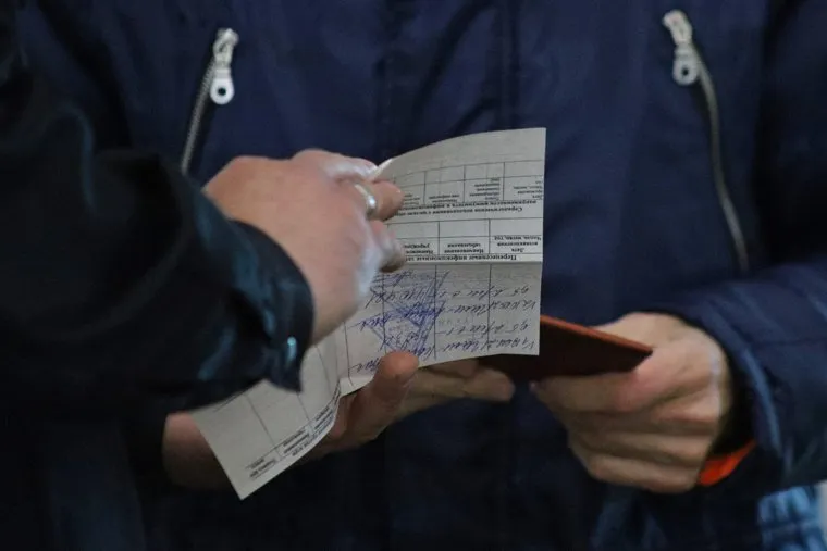 Фильтр на входе ТЦ «Пушкинский». Курган 