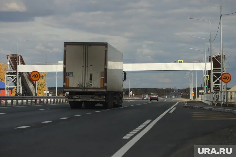 Сокращать время пути из Екатеринбурга в Санкт-Петербург хотят расширением дорог