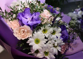 Губернатор Моор поздравил тюменок с Днем матери и признался в благодарности маме