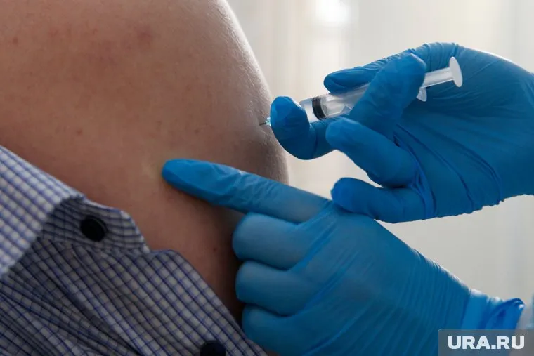 Власти пригласили представителей СМИ для вакцинации от коронавируса