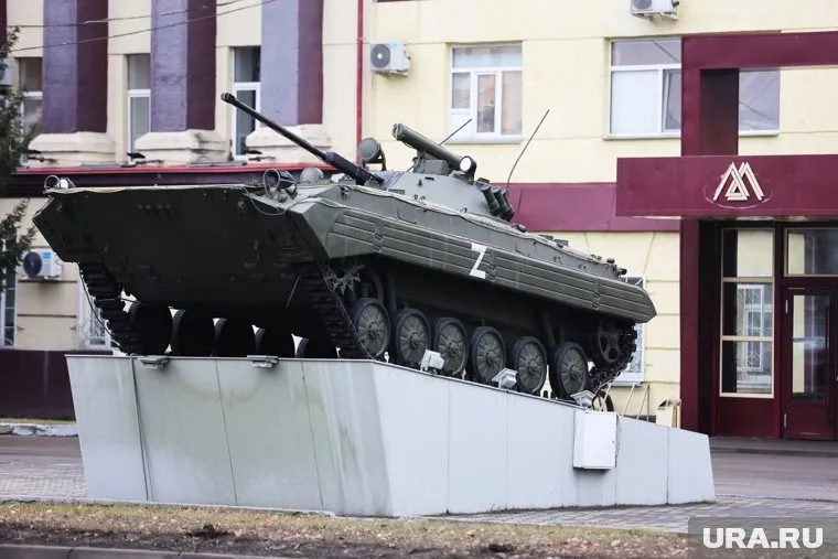 В кургане Дмитрию Медведеву показали, как делают БМП