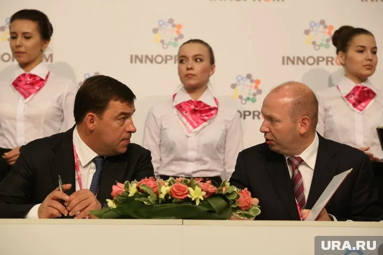 Иск к Михаилу Воеводину (справа на фото) был подан в свердловский арбитраж 4 сентября