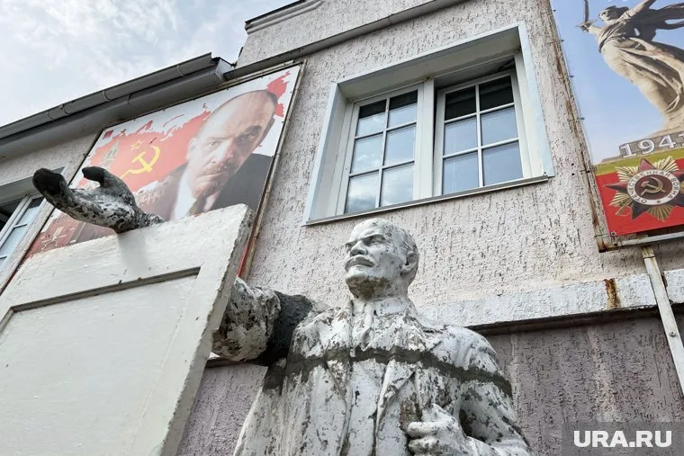 Памятник установили недавно