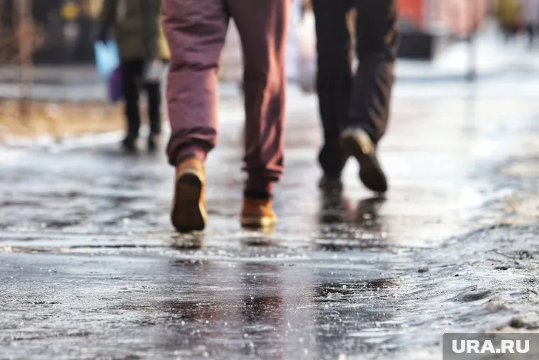 Школьникам Кургана отменили занятия из-за гололеда