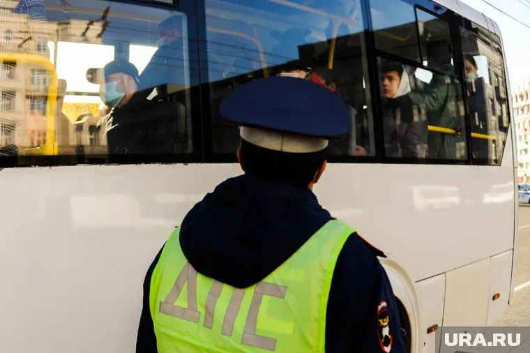 Инсайдеры утверждают, что во взяточничестве подозревают сразу нескольких челябинских гаишников (фото из архива)