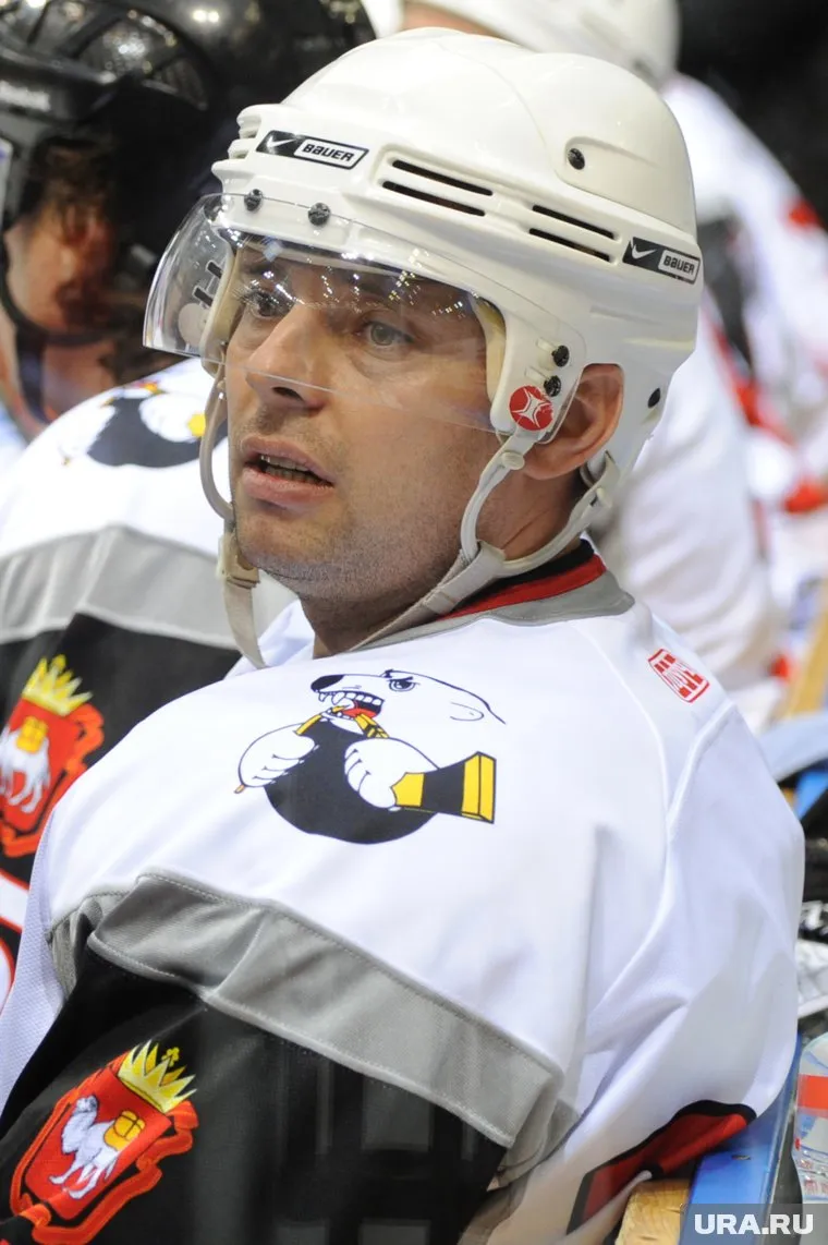 Евгений Иванов не чужд хоккею