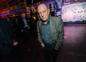 «Немедленно возвращайтесь! Губернатор решил прокатиться, его страхует министр»