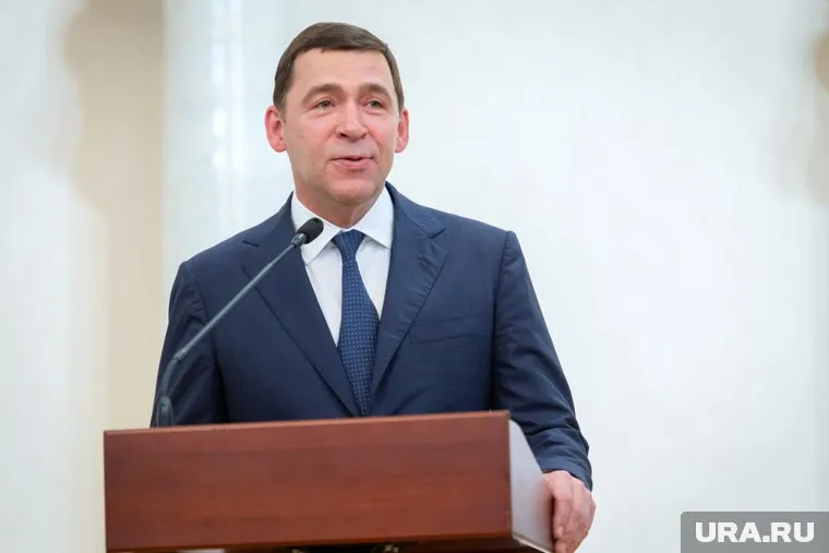 Евгений Куйвашев заложил камень на месте строительства культурно-досугового центра в поселке Гари