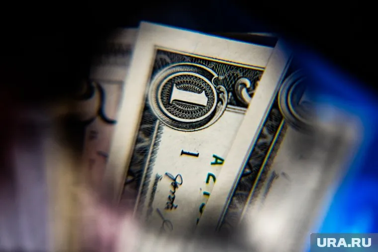 Доллар пробил отметку в 90 рублей впервые с 1 марта