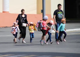 Власти повысят социальные гарантии семьям с детьми