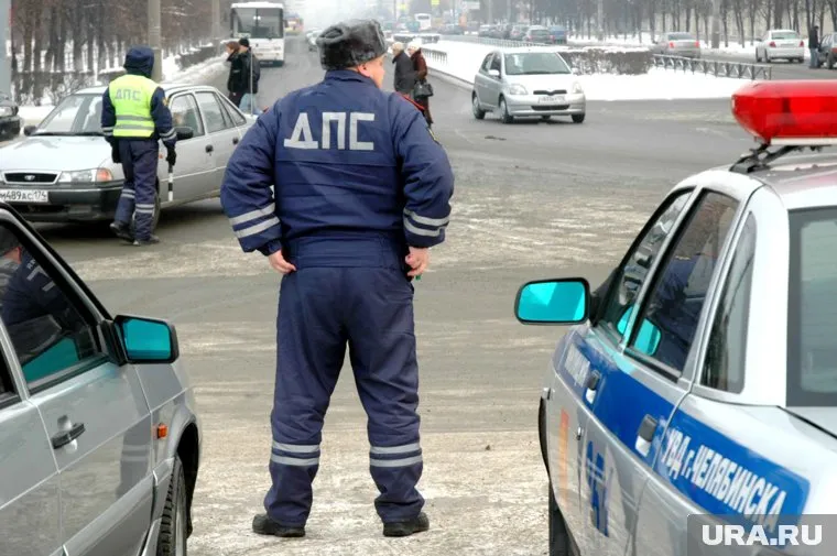 Инспектор ГИБДД из ХМАО стал народным героем соцсетей (архивное фото)