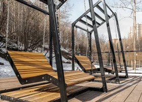 В самом северном селе Ямала открылся парк качелей