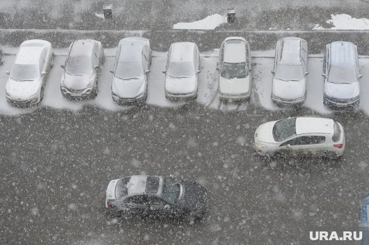 Владельцев авто просят поменять летнюю резину на зимнюю