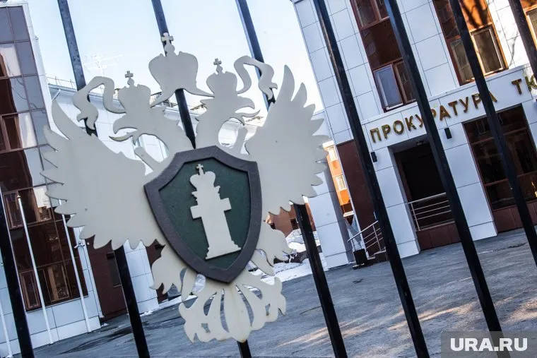 Следователи и прокуроры уже прибыли в школу в Боровском