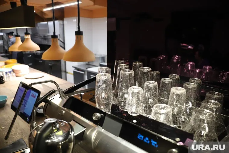 Запрет на ночную работу ресторанов отложен до начала февраля