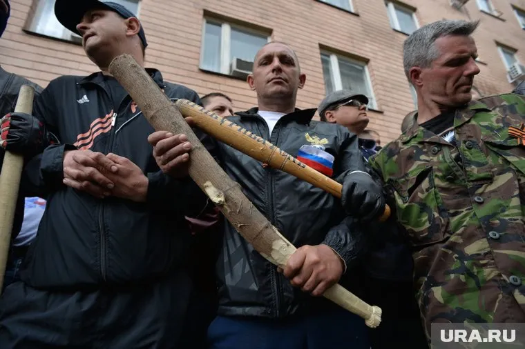 Мужчины охраняли сельхозугодья