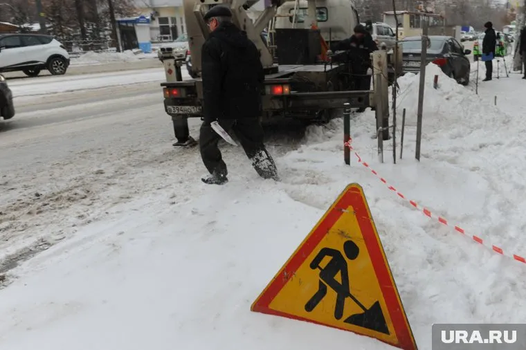 Мальчика засыпало снегом