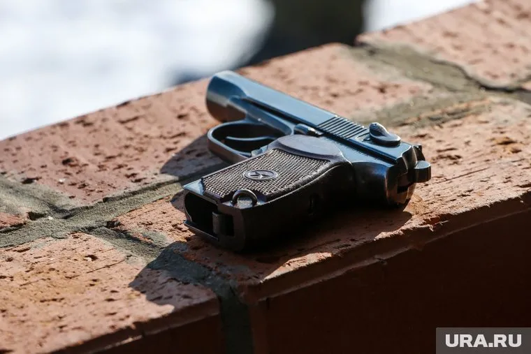 Полицейский был обнаружен с огнестрельными ранениями