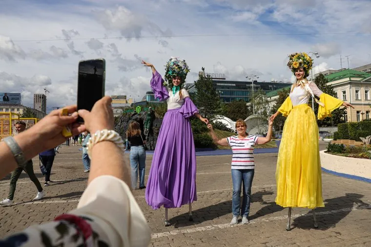 Открытие сада Атмосфера на площади 1905 года. Екатеринбург