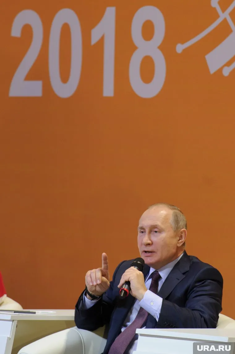 Российский лидер приготовил новобрачным необычный подарок