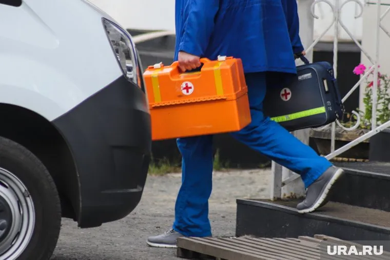 На медиков напали из-за машины скорой, которая якобы помешала пьяной компании