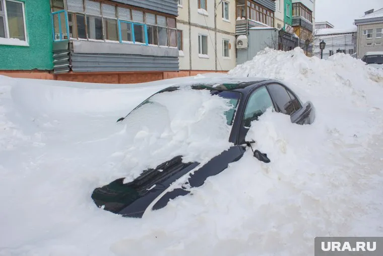 Мужчина попал в ДТП и застрял в сугробе (архивное фото)