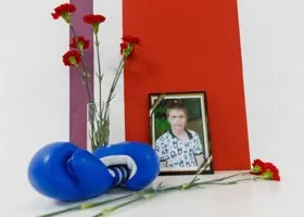 Сотни свердловчан пришли проститься с погибшим 14-летним боксером