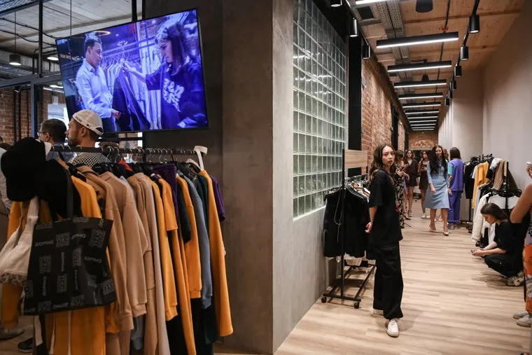 Презентация-показ одежды, разработанной к 300-летию Екатеринбурга. Екатеринбург