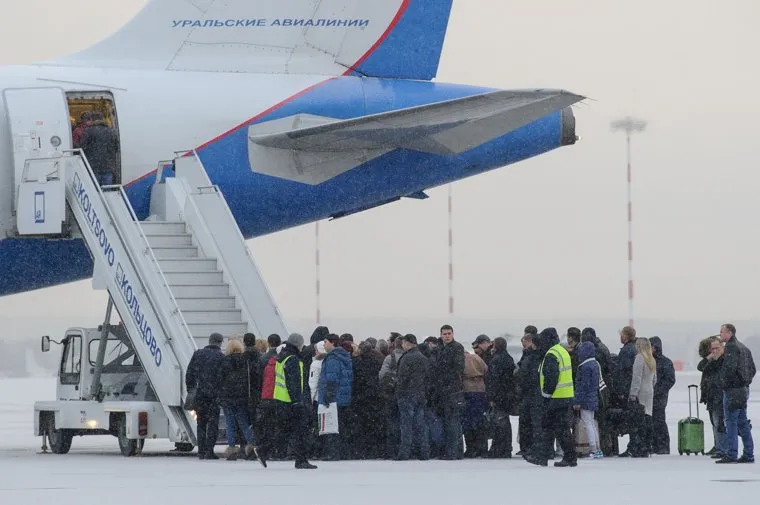Клипарт, разное. Екатеринбург, уральские авиалинии, посадка пассажиров