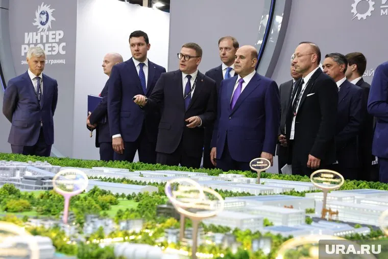 Михаил Мишустин ознакомился с проектом завода "Смарт Элемент"