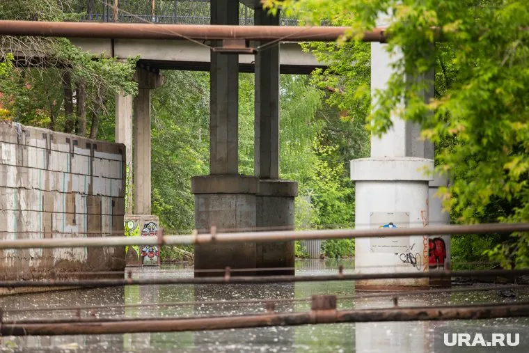 В Екатеринбурге под снос попали два путепровода и два надземных пешеходных перехода