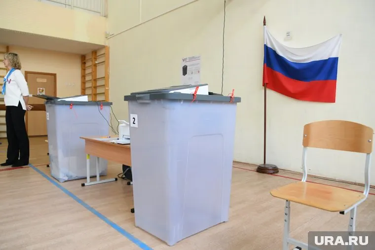 До КОИБ мужчина с краской дойти не успел