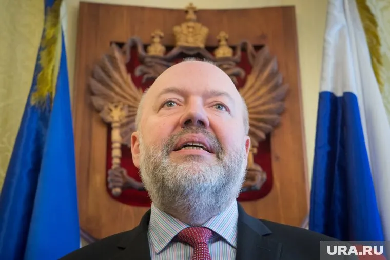 Судья проигнорировала поправки Крашенинникова к ФКЗ «О гербе РФ»