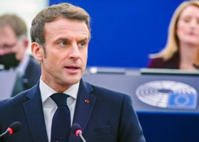 Макрон опроверг планы отправлять французскую молодежь на Украину