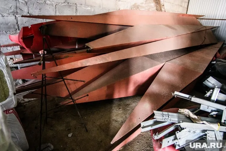 Сейчас Краснознаменную группу реставрируют в Первоуральске