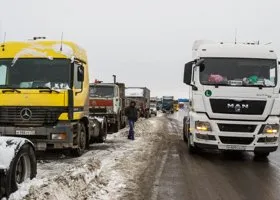 Фуры под Ноябрьском замерзают уже четвертый день
