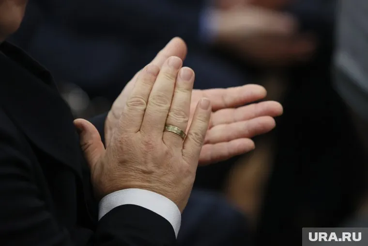 Самый скромный доход отмечен у зам директора Елены Мерзляковой, которой начислили всего 2,6 млн рублей.