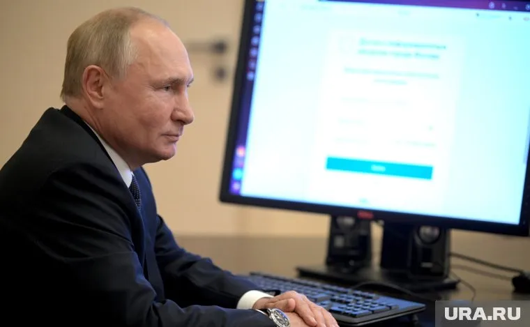Владимир Путин принял участие в голосовании из своей резиденции