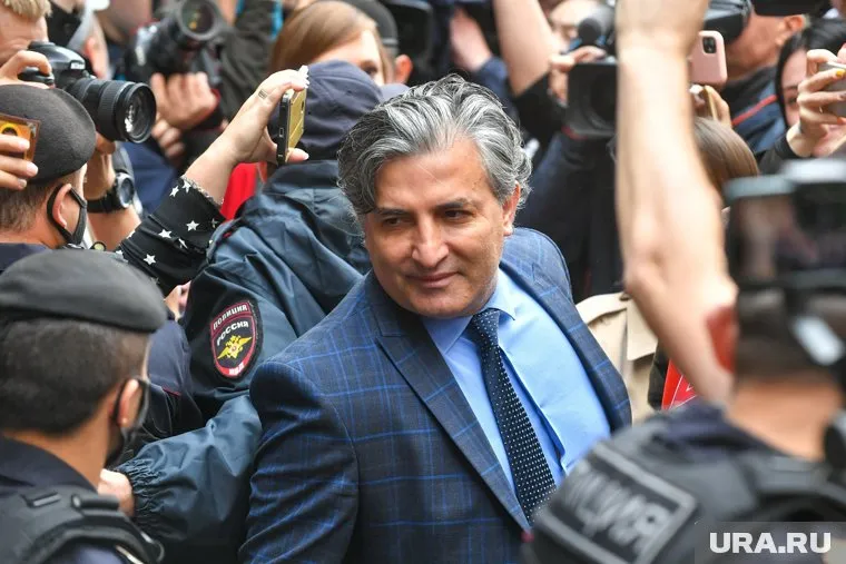 Эльман Пашаев обещал предпринимателю Блиновскому и его супруге освободить их от уголовной ответственности за крупное вознаграждение