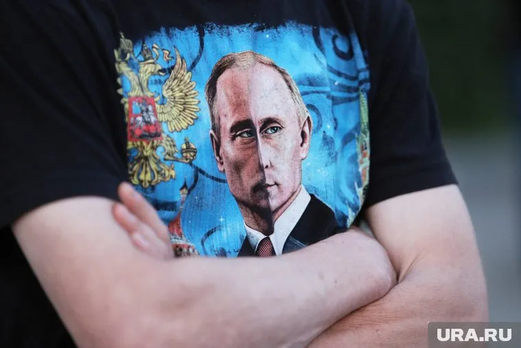 Кевин Джонсон наденет футболку с изображением Владимира Путина на бой