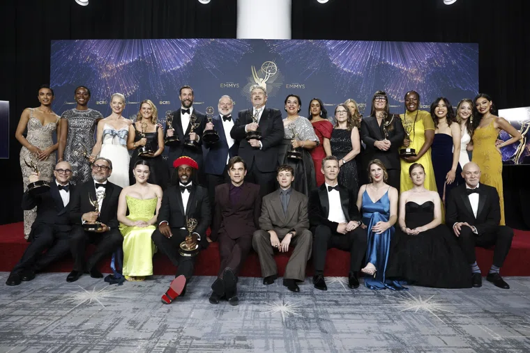 В ночь на 15 сентября 2025 года в Лос-Анджелесе прошла 77-я церемония вручения телевизионной премии «Эмми»