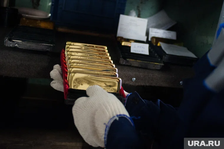 Золото остается ключевым защитным активом