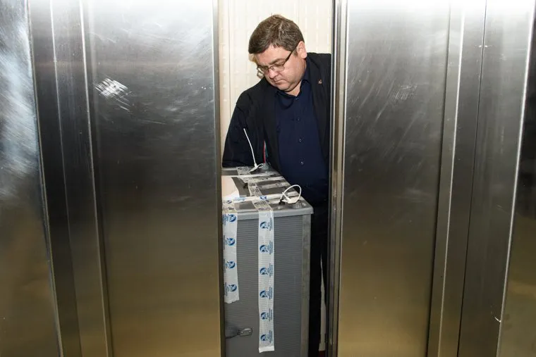 Урны для голосования с опроса свозят в администрацию Екатеринбурга