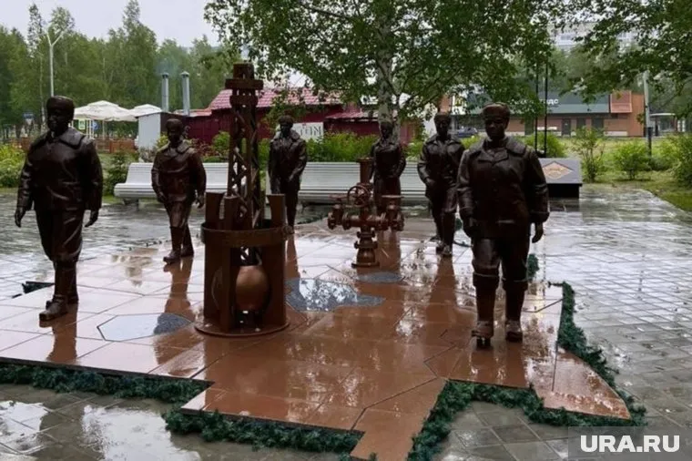 Скульптурную композицию «Герои Самотлора» открыли 12 июня