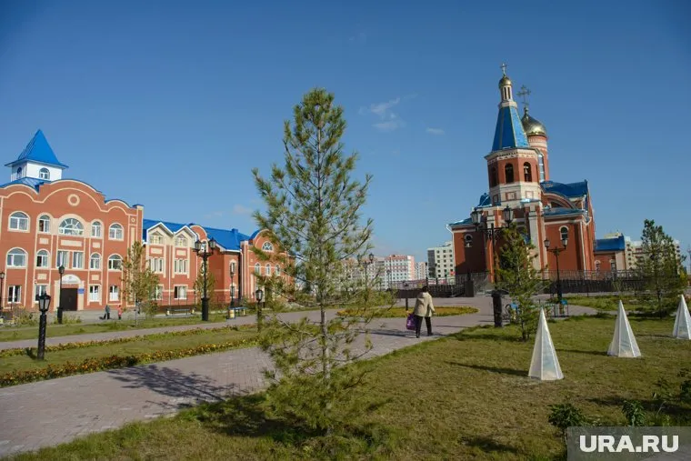 В Новом Уренгое взялись за обустройство почвенного грунта на общественных территориях