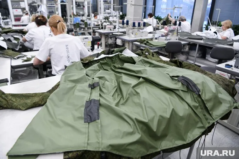 Курганские волонтеры шьют для бойцов СВО одежду и обмундирование (архивное фото)