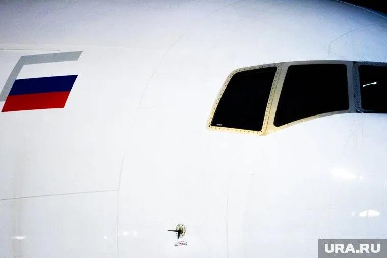 Самолет выкатился за пределы взлетной полосы в аэропорту Симферополя