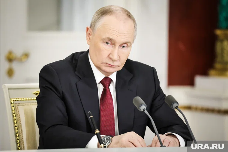 Большинство опрошенных считают, что Путин хорошо выполняет свои обязанности 