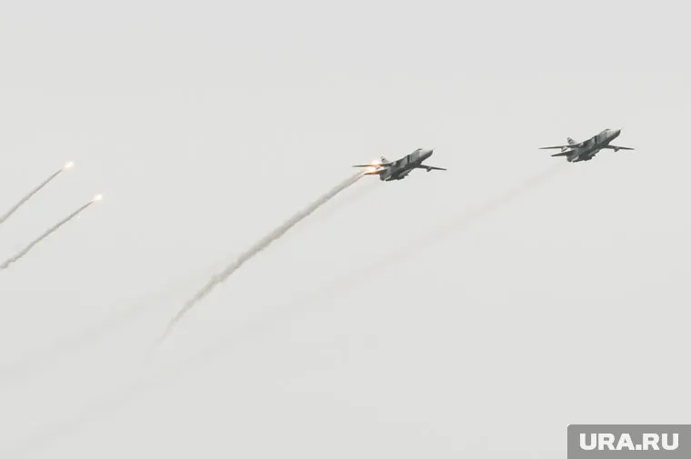 Военные истребители Японии сопроводили российский самолет